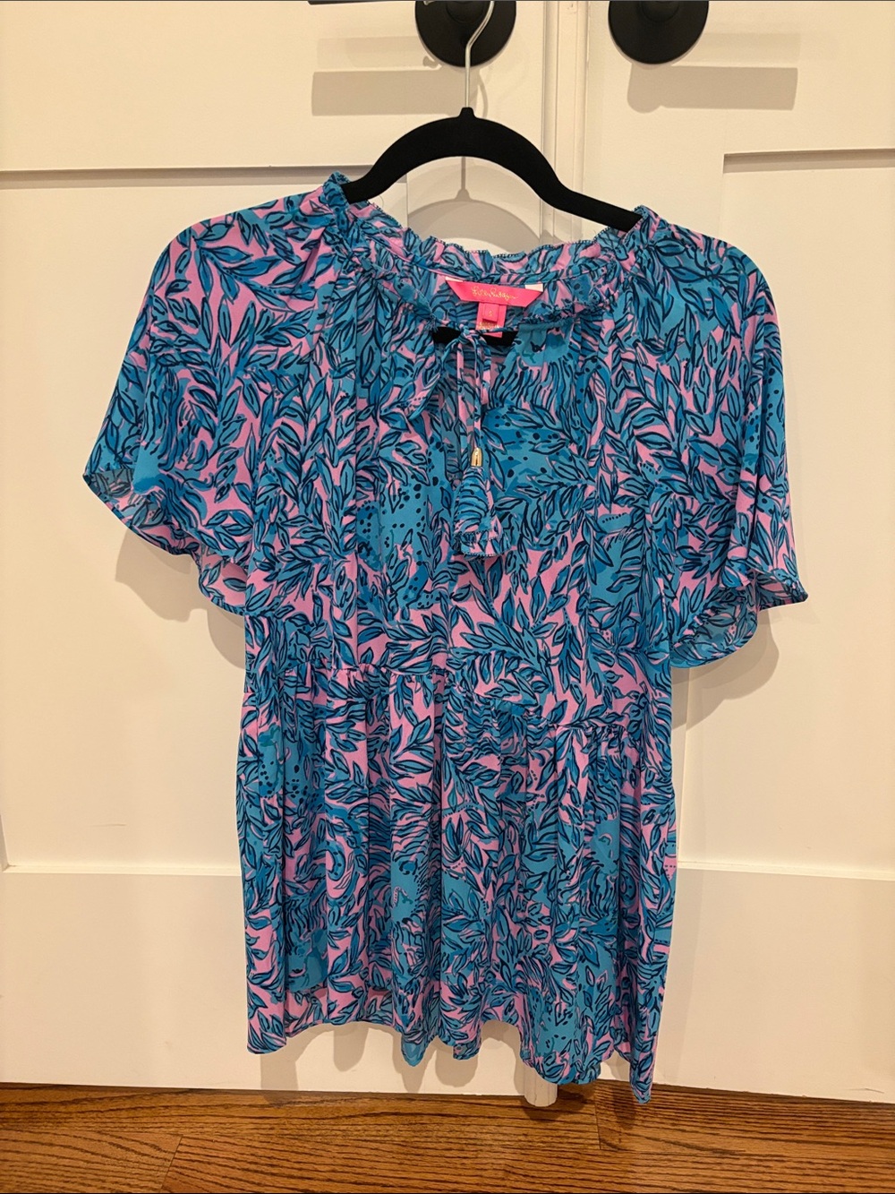 Lilly Pulitzer Blue and Pink Leaf-Print Tie Neck Flutter Top
